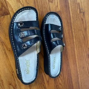 Alergia leather sandals